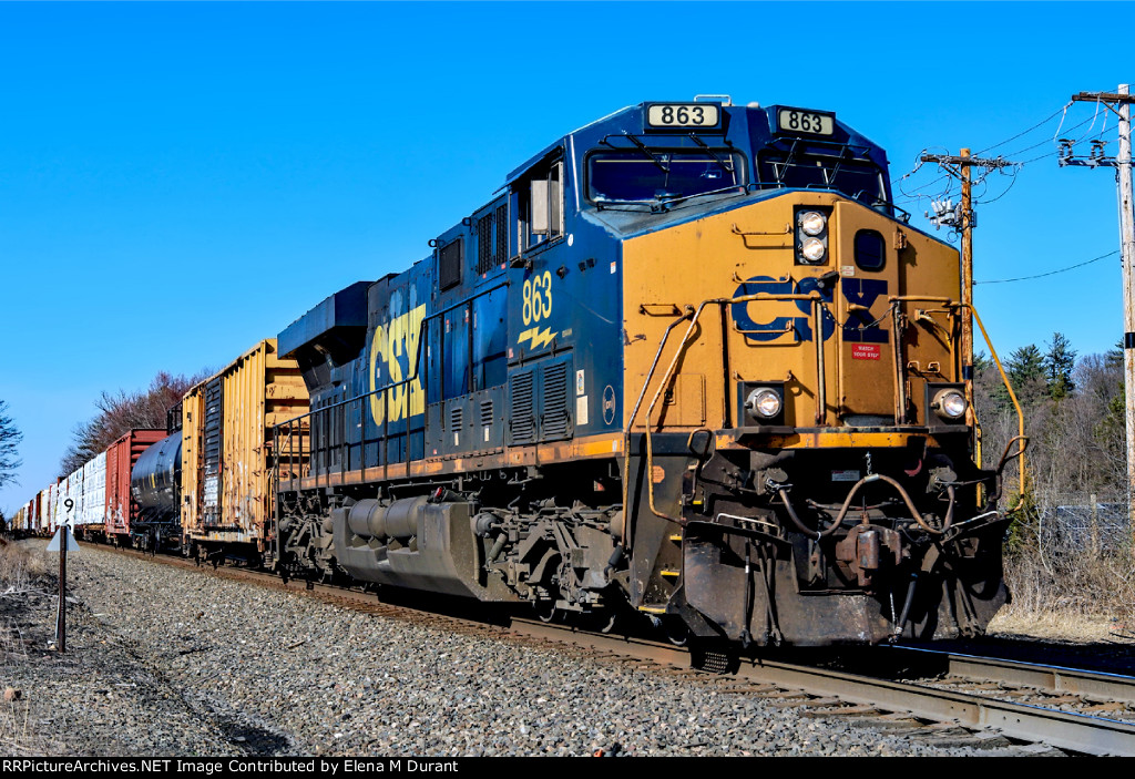 CSX 863 on M-421